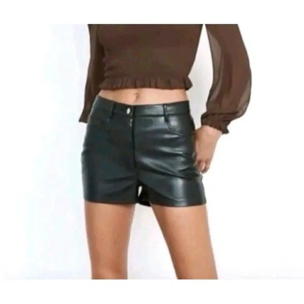 Aritzia Wilfred Black Faux Leather High-Waisted Effortless Shorts Melina Size 8